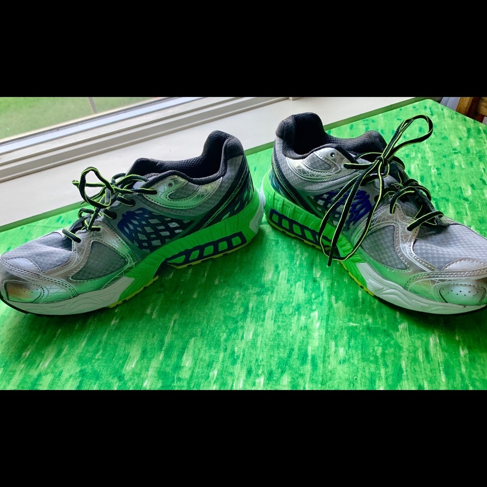Men New Balance shoe